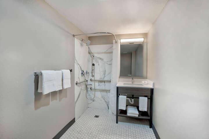 Room 13 of 21
