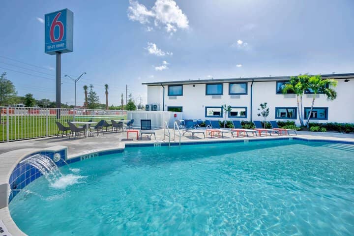 Pool 15 of 21