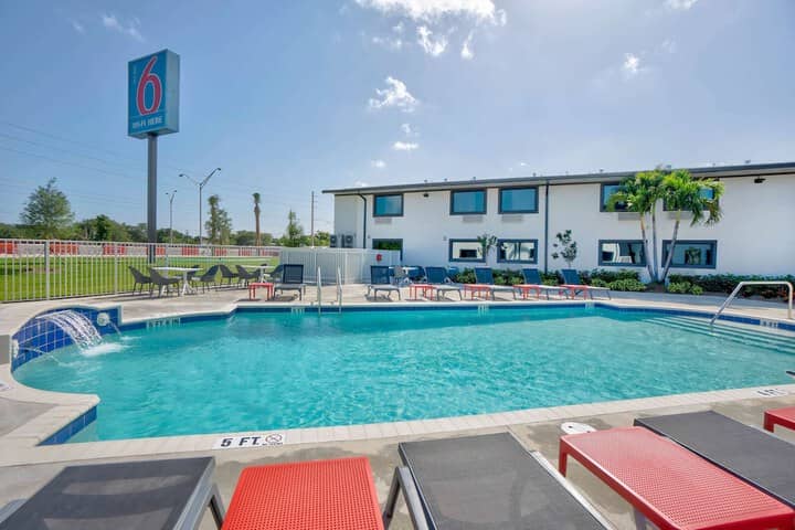 Pool 17 of 21